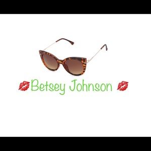 💋Betsey Johnson sunglasses 😎